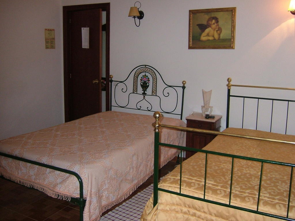 "O Viajante" Low Cost Hotel إيستريموز الغرفة الصورة