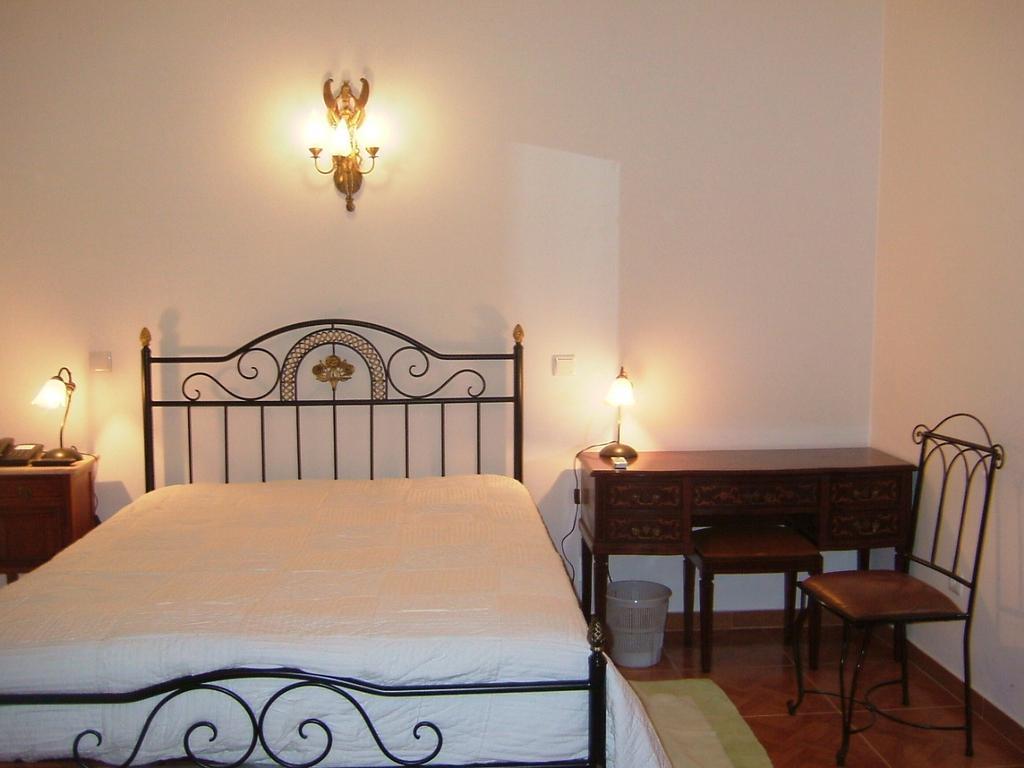 "O Viajante" Low Cost Hotel إيستريموز الغرفة الصورة